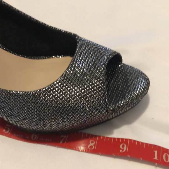 🎉5/$15🎉 ✨HP✨ FERGALICIOUS BY FERGIE ROCKIN’ BLACK PEEP HOLE PUMPS (39) - Picture 11 of 13